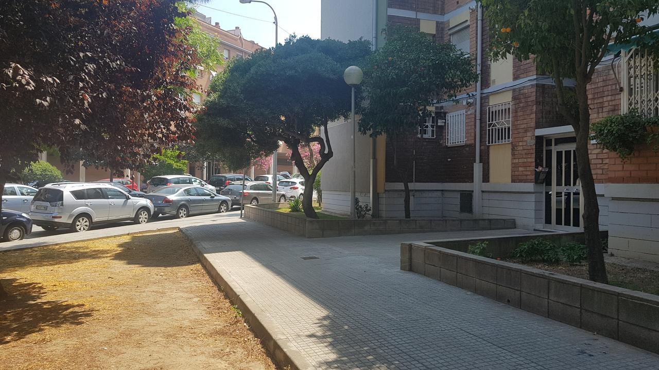 Private Rooms - Airport Sant Boi de Llobregat Exterior photo